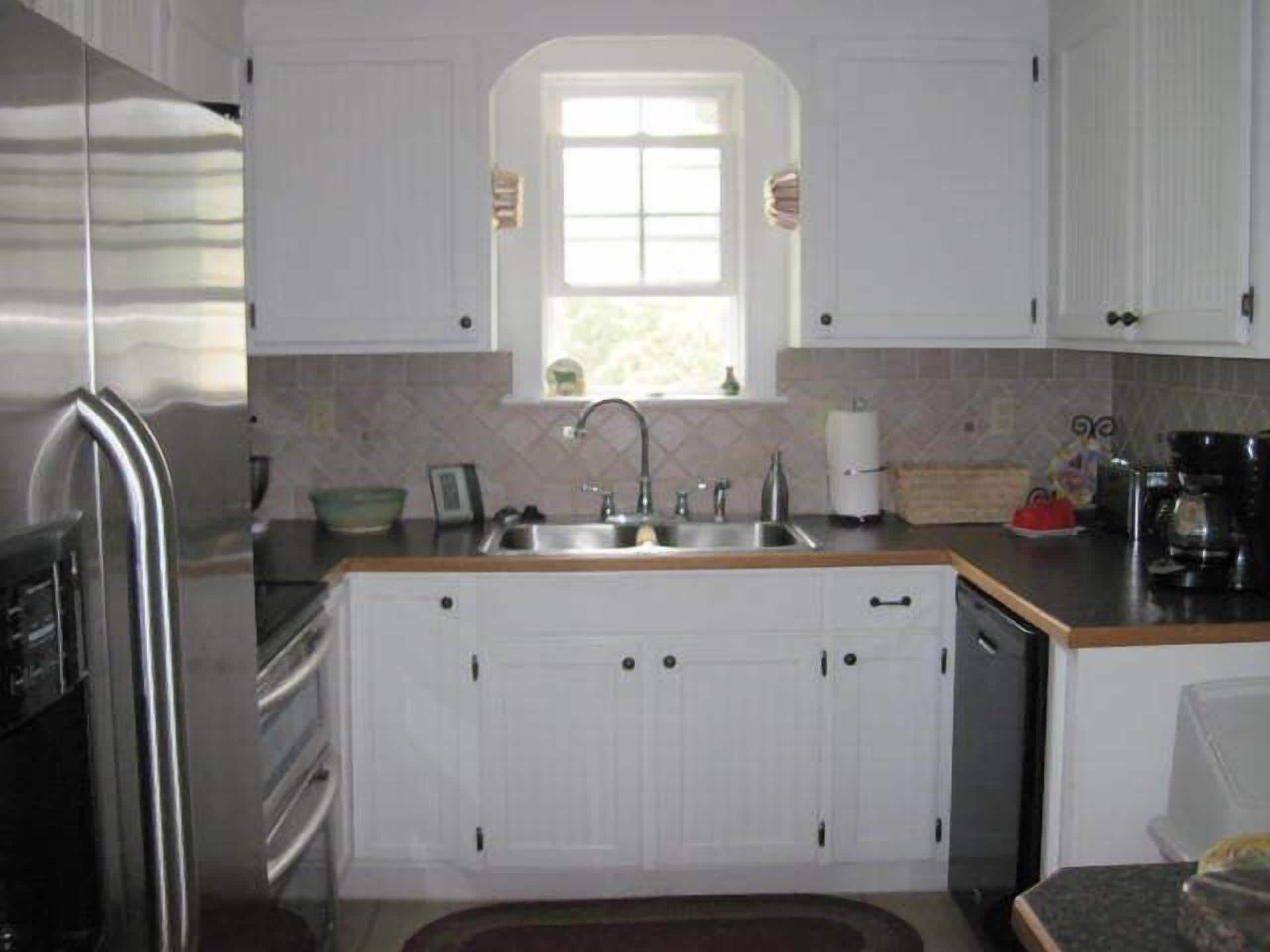 Carol's Cottage. 1/2 mile from Virginia Horse Center. 2 miles to VMI, W&L, Lex!