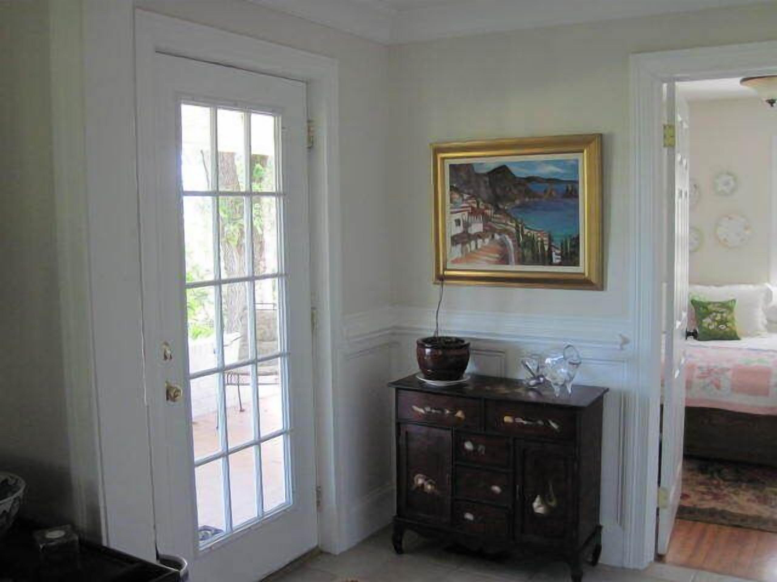 Carol's Cottage. 1/2 mile from Virginia Horse Center. 2 miles to VMI, W&L, Lex!