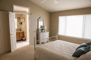 3 sovrum, skrivbord, strykjärn/strykbräda och gratis wi-fi