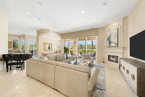 Smart-tv, pejs, stereoanlæg