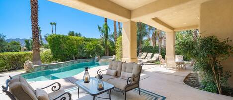 Lämmitetty uima-allas