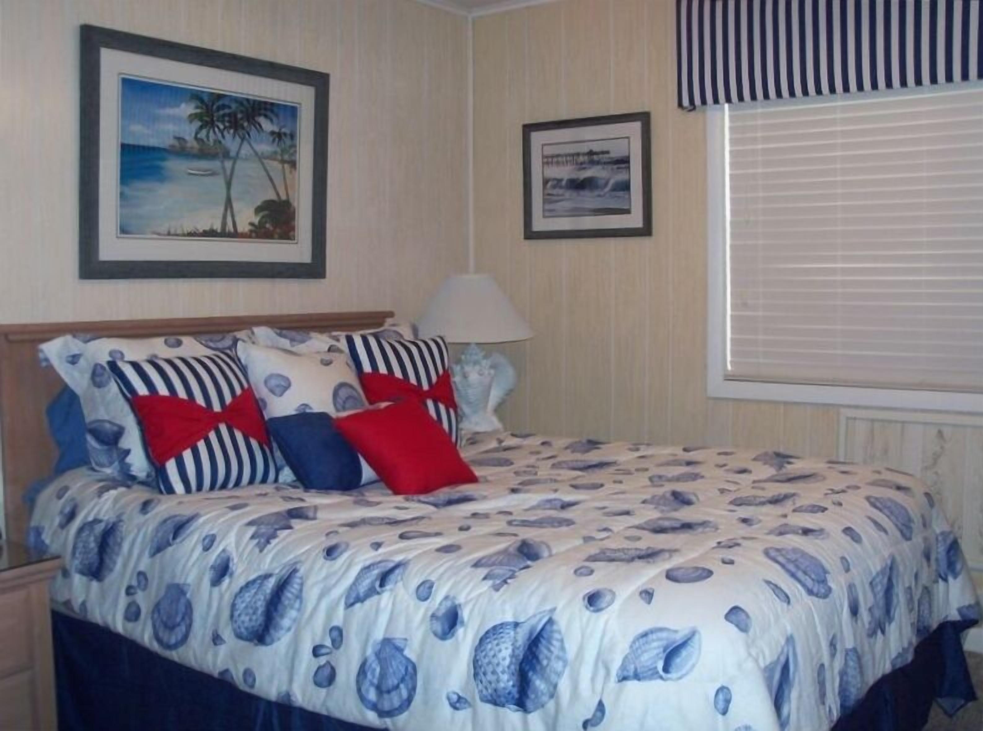 Carribean Decor-Beach Front Condo Ocean Pier I-Wifi
