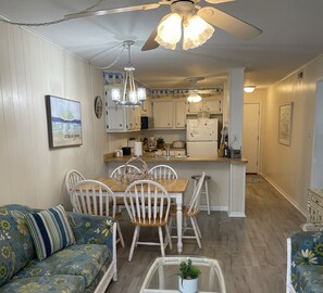 TV, videogiochi, lettore DVD, impianto stereo