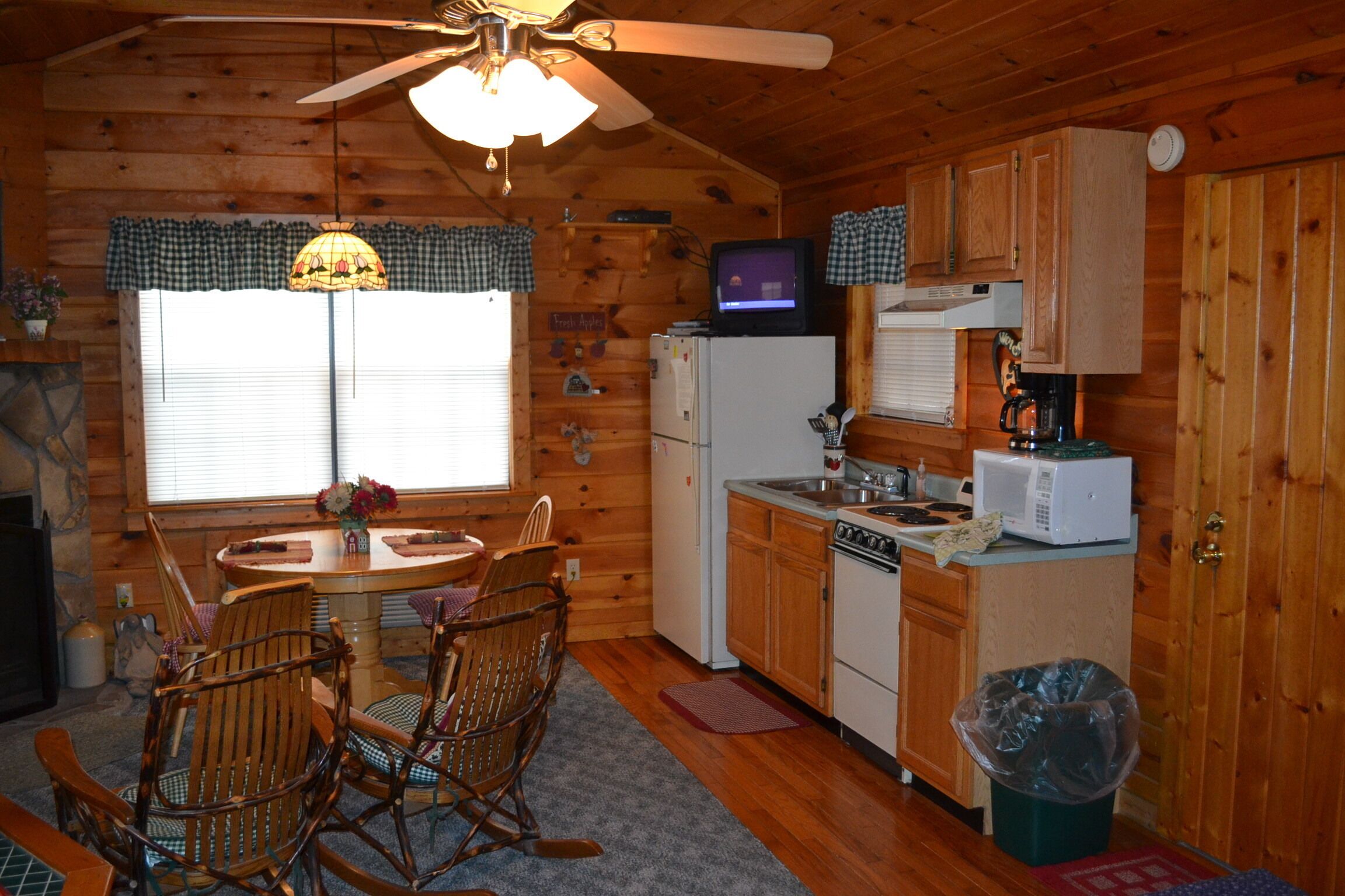 Buttercup, Beautiful cabin near pigeon forge , gatlinburg sevierville