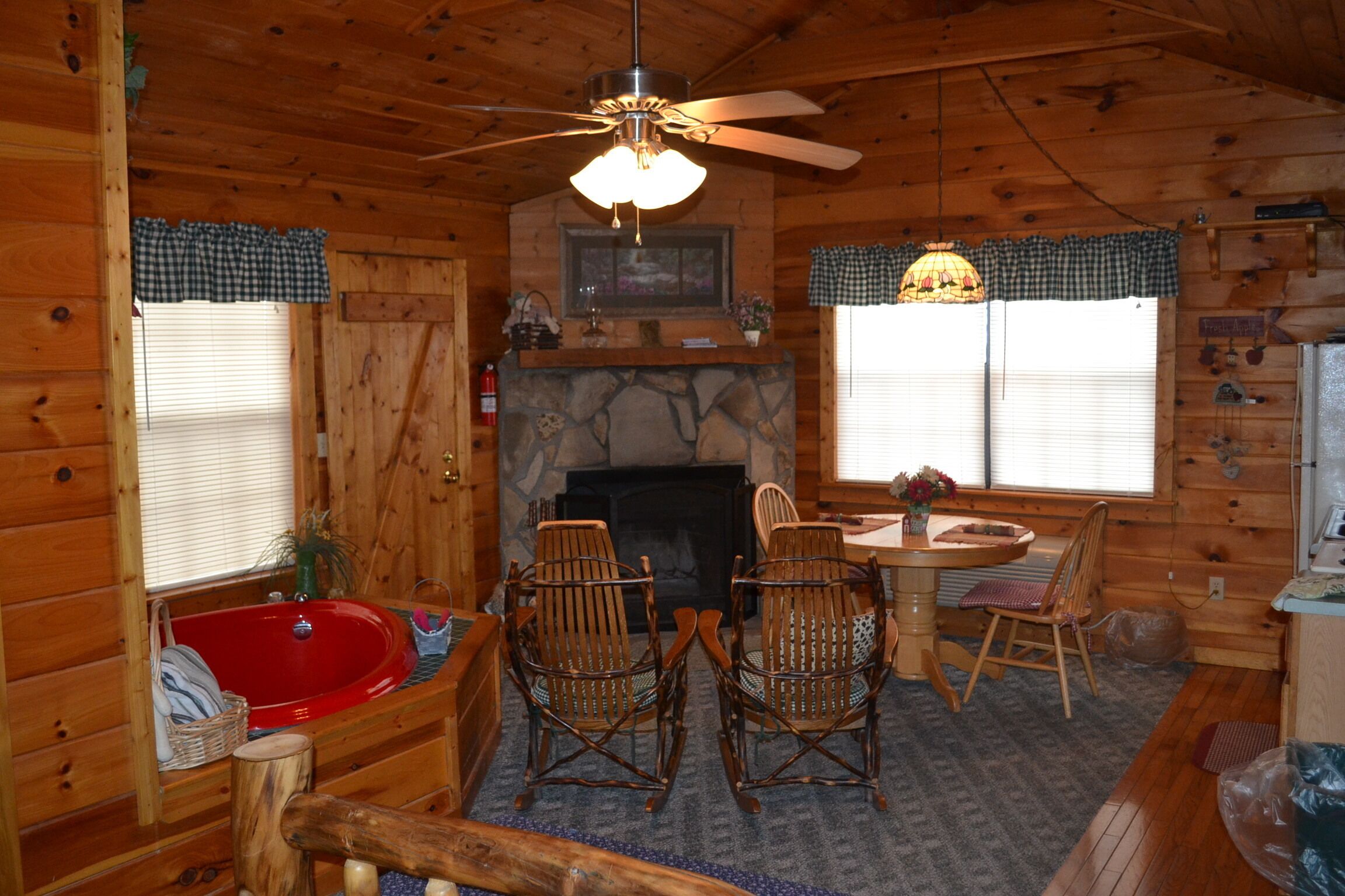 Buttercup, Beautiful cabin near pigeon forge , gatlinburg sevierville