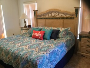 4 bedrooms, iron/ironing board, free WiFi, bed sheets