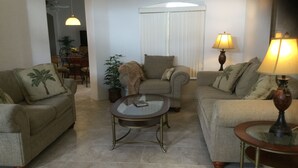 A living room with two sofas, a coffee table, and a lamp. - Elegant Paradise Villa...Disney Luxury Vacation Home (Clermont)