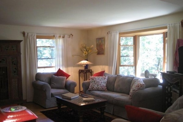 sitting area with huge Bay window