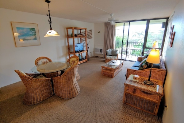 Living, dining, entertainment area and large lanai