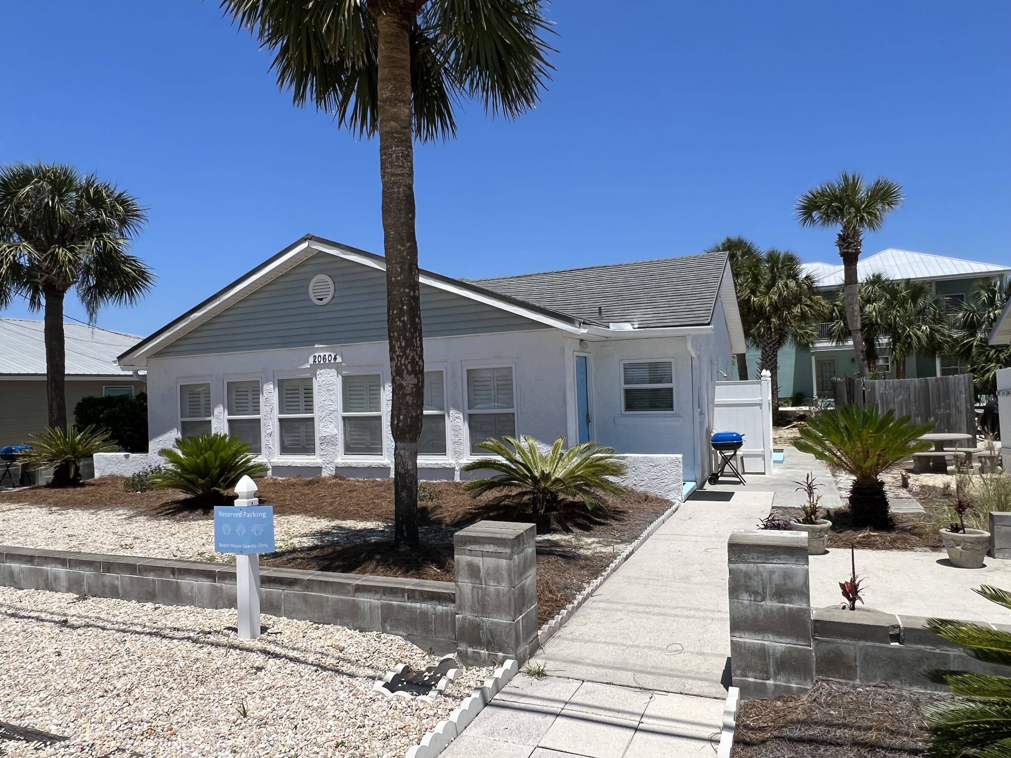 Family Vacation Beach Cottage ~ Across from the Beach