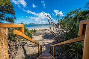 Am Strand, Liegestühle, Strandtücher