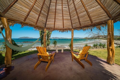 Tamarindo's Hidden Gem, Tropical oasis 3 BR Beachfront Home, with private pool.
