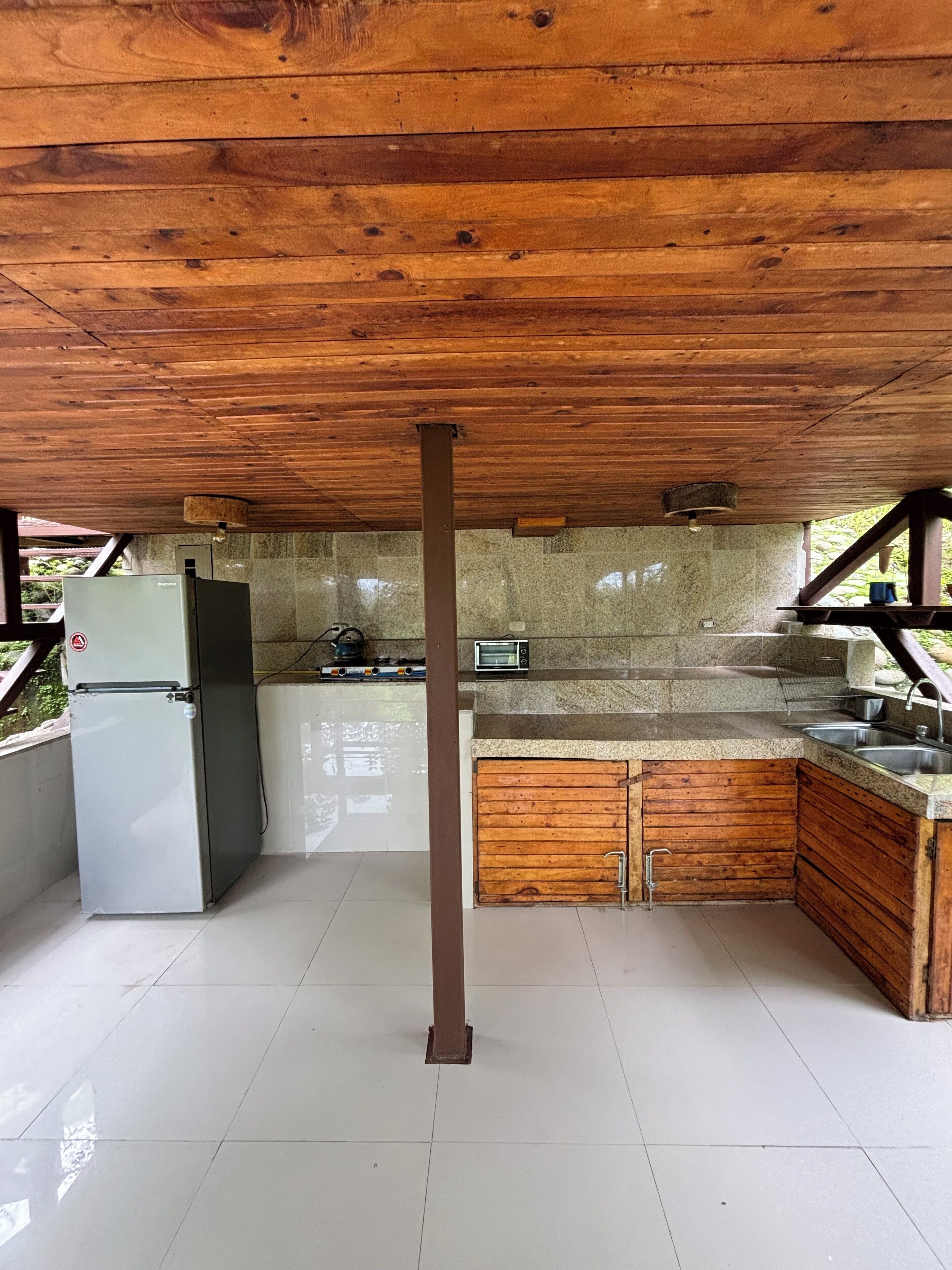 Fridge, coffee/tea maker, electric kettle, toaster