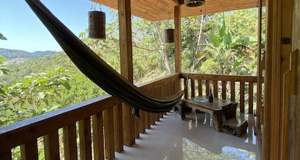 Tropisches Haus mit toller Aussicht, für 4 Personen, nur 5 Minuten vom Jaco Strand entfernt