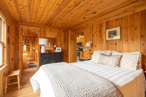 4 Schlafzimmer, Schreibtisch, Bügeleisen/Bügelbrett, kostenloses WLAN