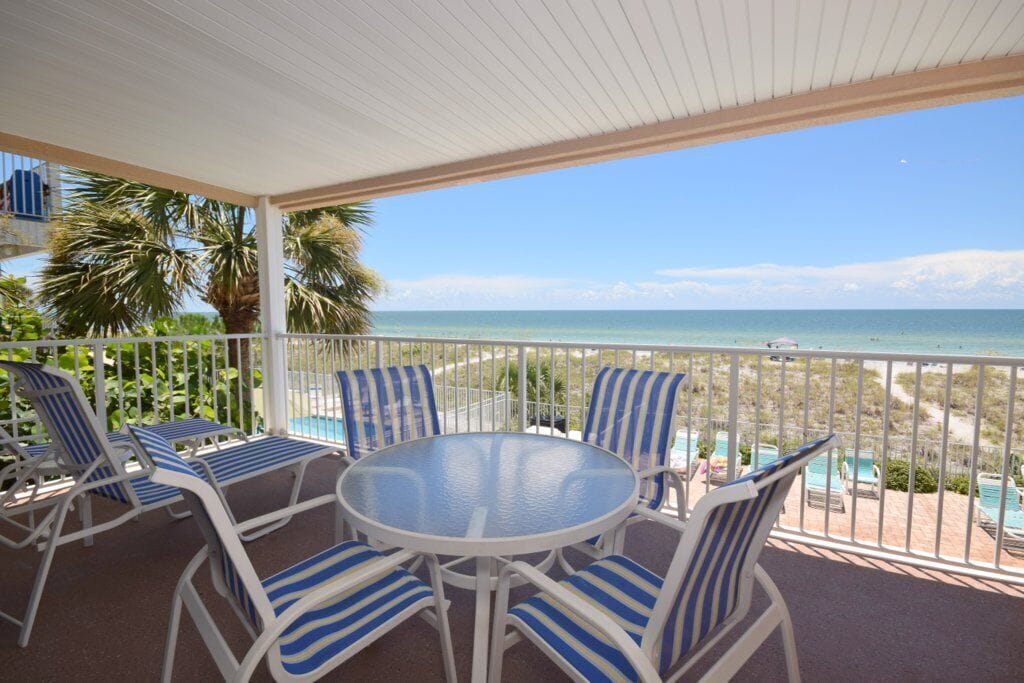 Ocean Way Beach Front Unit 201 2/2 Bedroom & Bath/Free wifi/Parking/Free Beach equipment