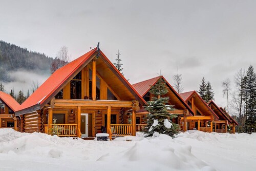 Wonderful Rockies Cabin Getaway for Hike or Ski