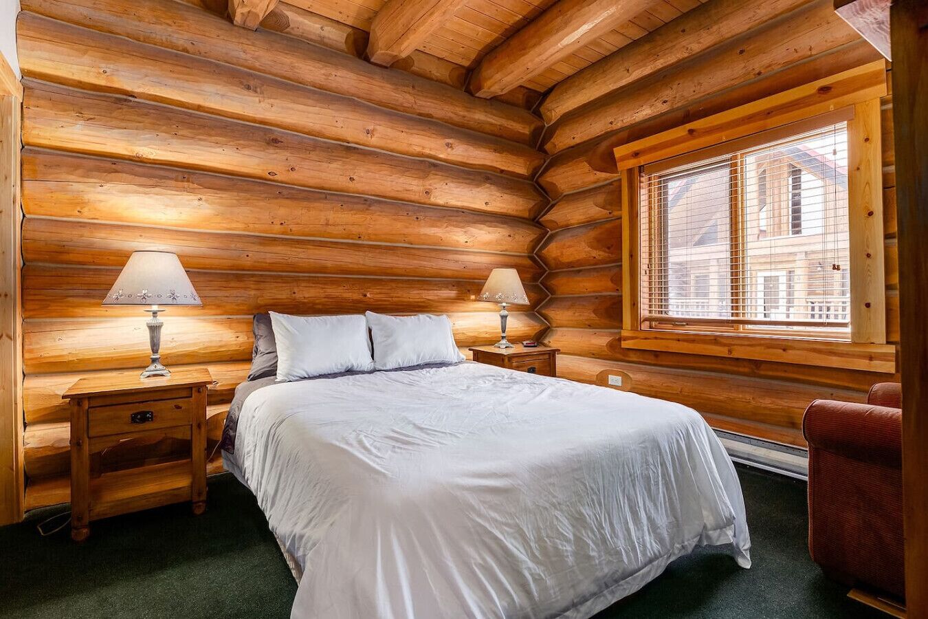 Beautiful bedroom to have a good rest after a big day of adventure.