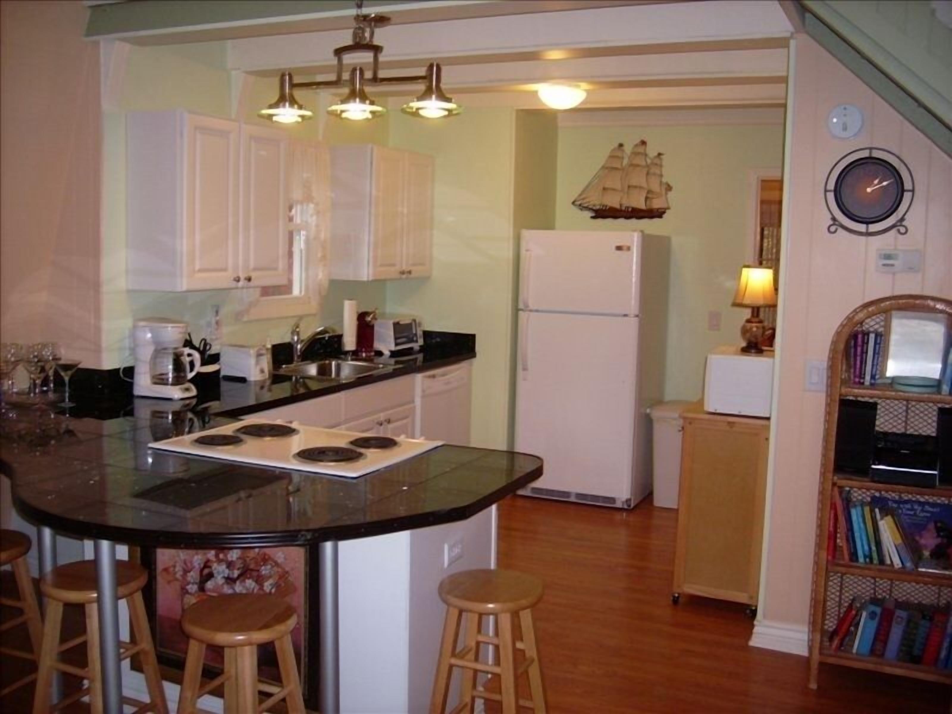 Clean ~ beautiful setting ~ scenic walk or ride your bikes to the beach 