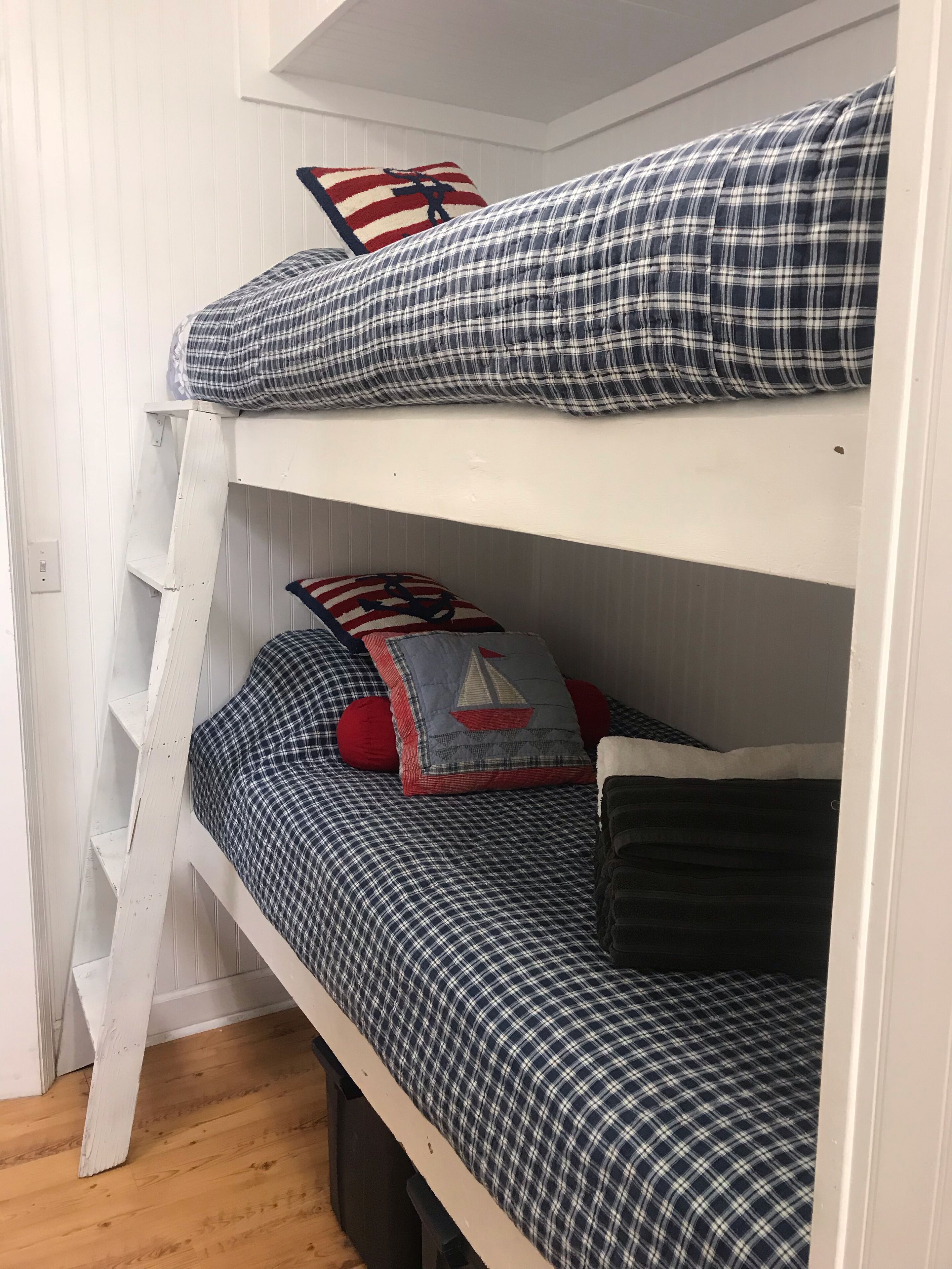 STEPS TO SAND ~ BEACH SUNSUITE EFFICIENCY ~ CENTER ISLAND