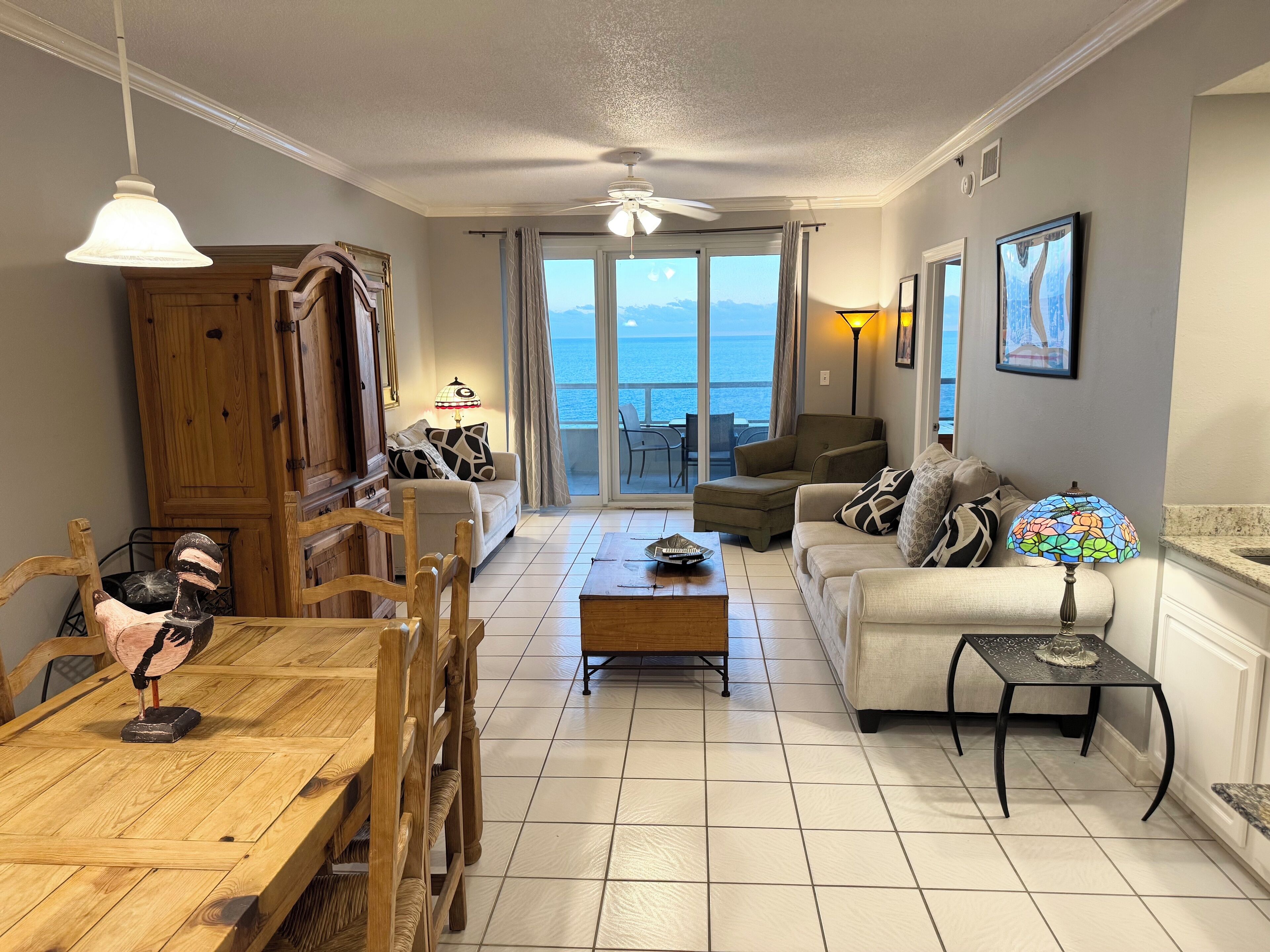 Téléviseur à écran plat, chaîne audio