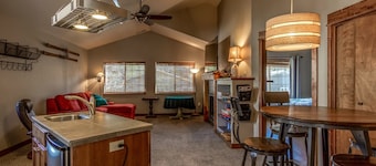 Fantastic location, spacious and beautiful, perfect for groups, hot tub, dog ok