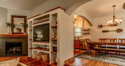 Fantastinen sijainti, tilava ja kaunis, täydellinen ryhmille, kylpytynnyri, koira ok