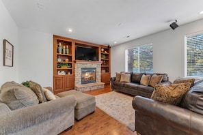 Smart TV, fireplace, DVD player