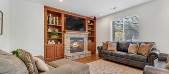 Beautiful 3,000sqft Home Perfect For Your Mountain Getaway!