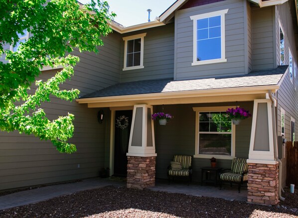 Exterior - Beautiful 3,000sqft Home Perfect For Your Mountain Getaway! (Flagstaff)