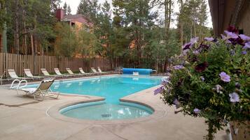 室外游泳池,恒温泳池