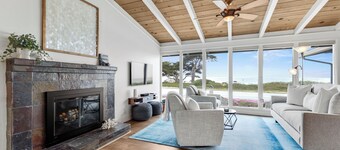 Ocean front - hear the waves crash into the rocks!  September Availability!