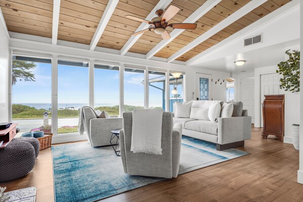 TV connectée, cheminée, lecteur de DVD, vidéothèque