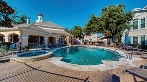 Outdoor pool - Biloxi/gulfport condo, gated community/newly decorated/pet friendly (Gulfport)