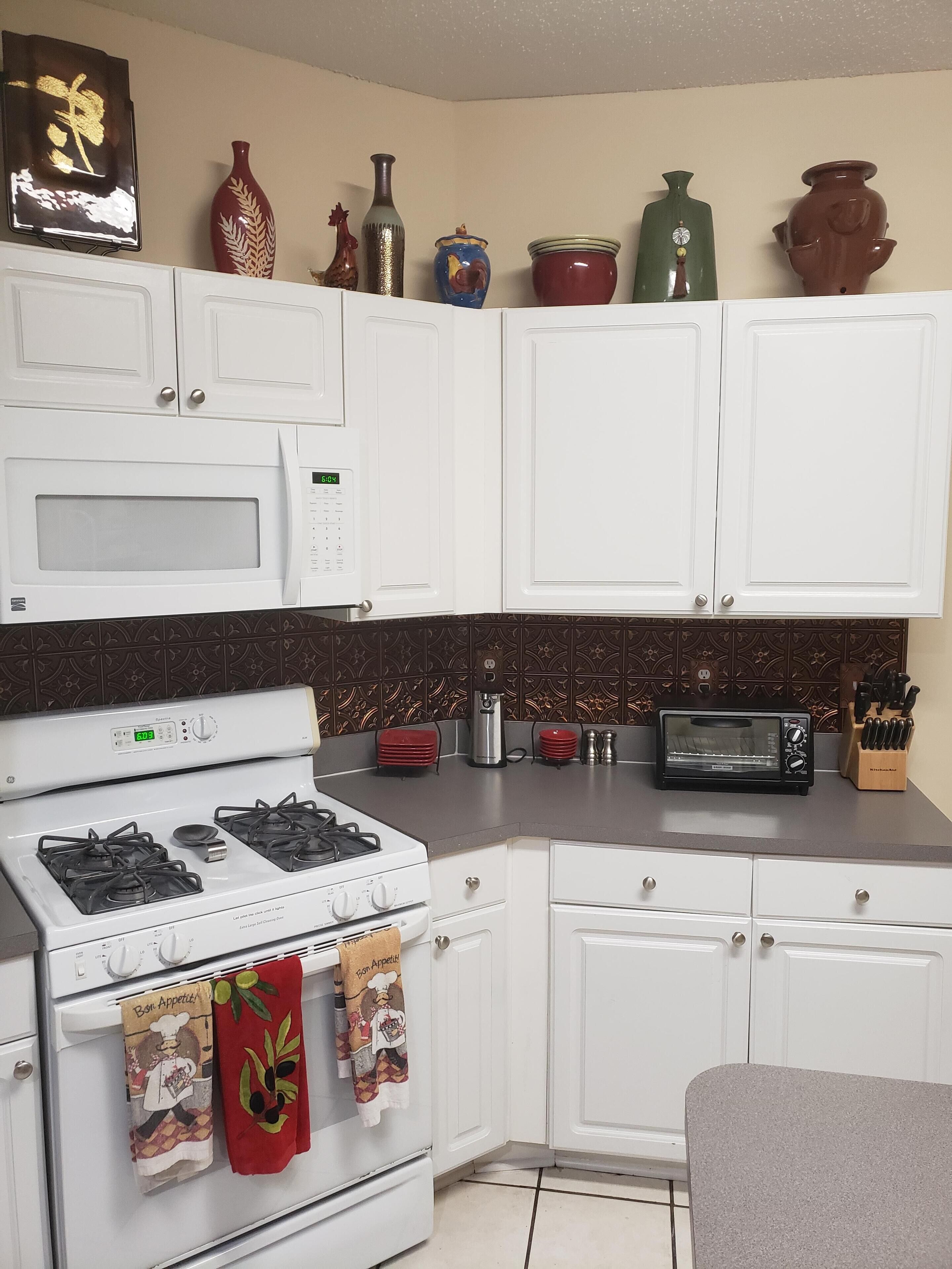 Biloxi/gulfport condo, gated community/newly decorated/pet friendly