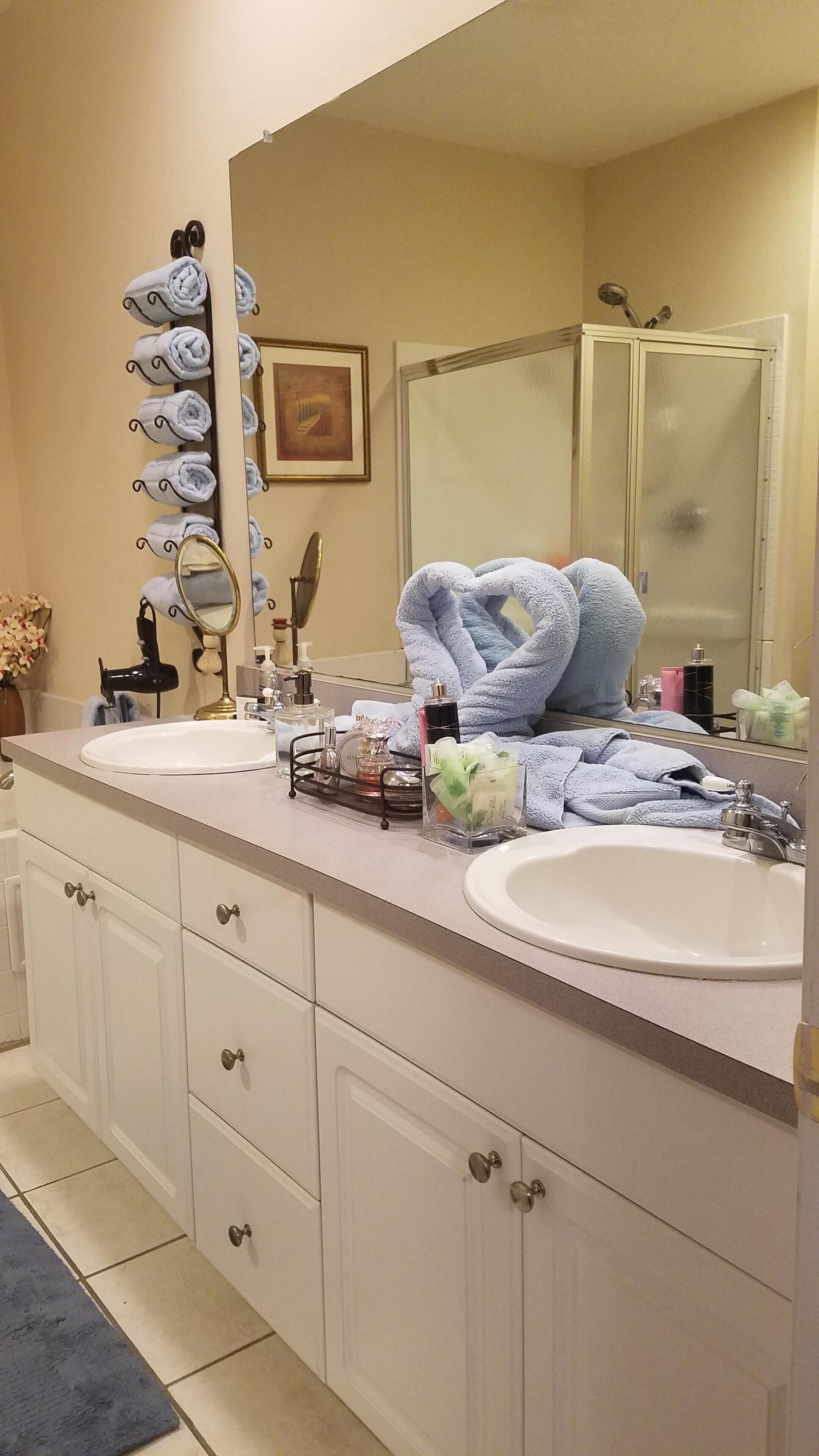 Biloxi/gulfport condo, gated community/newly decorated/pet friendly