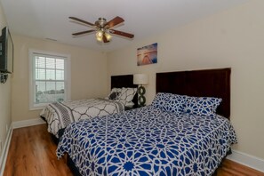 4 Schlafzimmer, Zimmersafe, Bügeleisen/Bügelbrett, WLAN