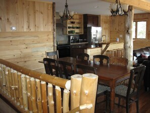Dining - Eagles Wings Lodge, Sleeps 12 with large deck, new Hot tub (Ludington)