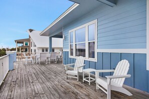 Terrace/patio - ☀️ The Beach House | Designer 7BR w/ Huge Pool, Bunk Room + In-Law Suite (Pensacola Beach)