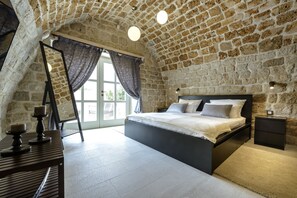 6 chambres, fer et planche à repasser, Wi-Fi, draps fournis