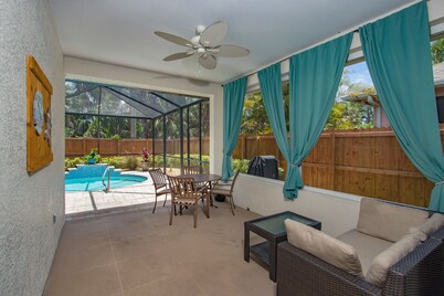Heated pool home just 19 minutes walk to Vanderbilt Beach