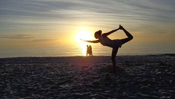 Beach nearby, sun-loungers, beach towels