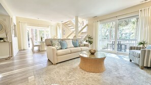 Een smart-tv, boeken en een muziekbibliotheek