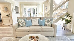 Een smart-tv, boeken en een muziekbibliotheek