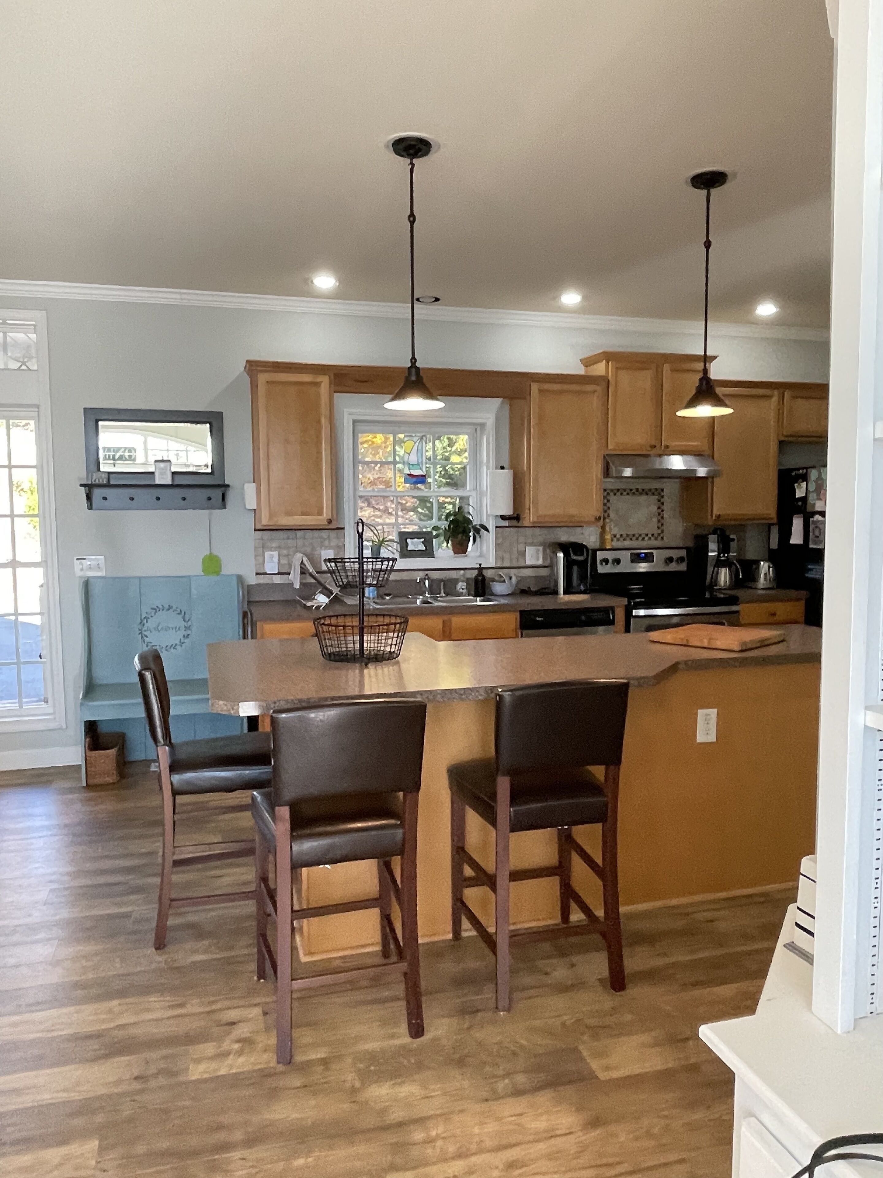 Main Lakefront Family Home,  Beach, Kayaks/SUPs, Boat Slip,  Dog Friendly