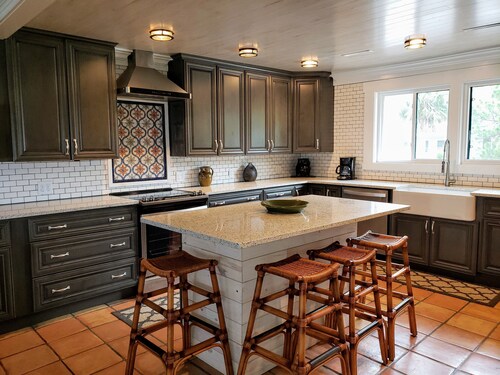 Views..Views..Views! Sleeps 21 !  8 Bedrooms plus Amenity Cards!