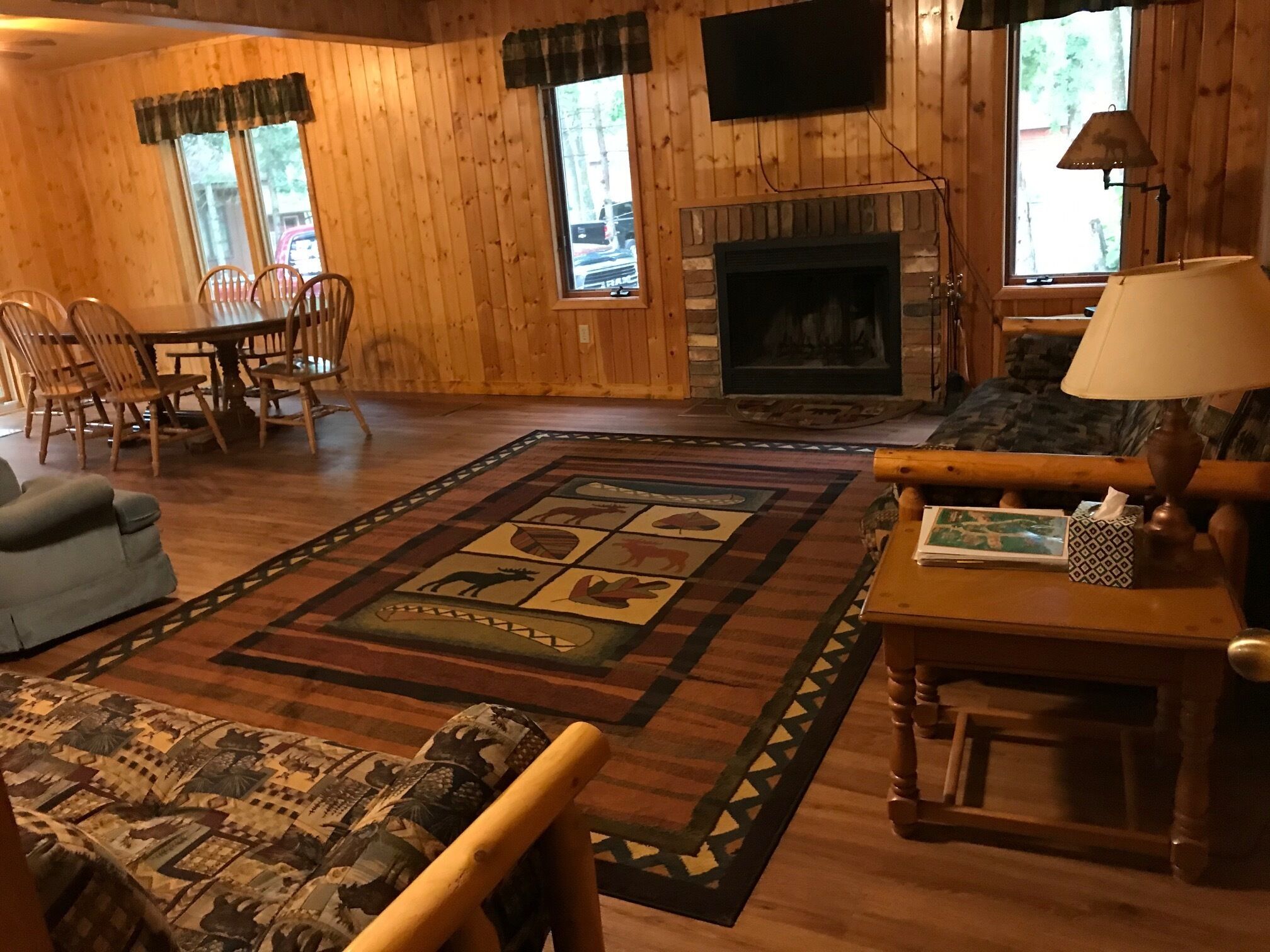 8 bedroom unit for up to 18+ people on the Whitefish Chain of lakes in Minnesota