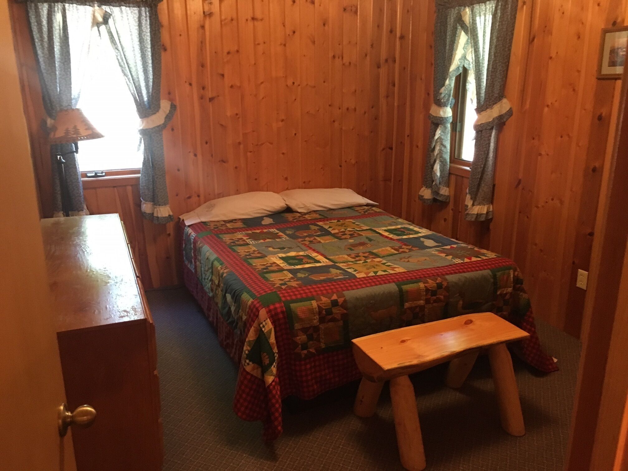 8 bedroom unit for up to 18+ people on the Whitefish Chain of lakes in Minnesota