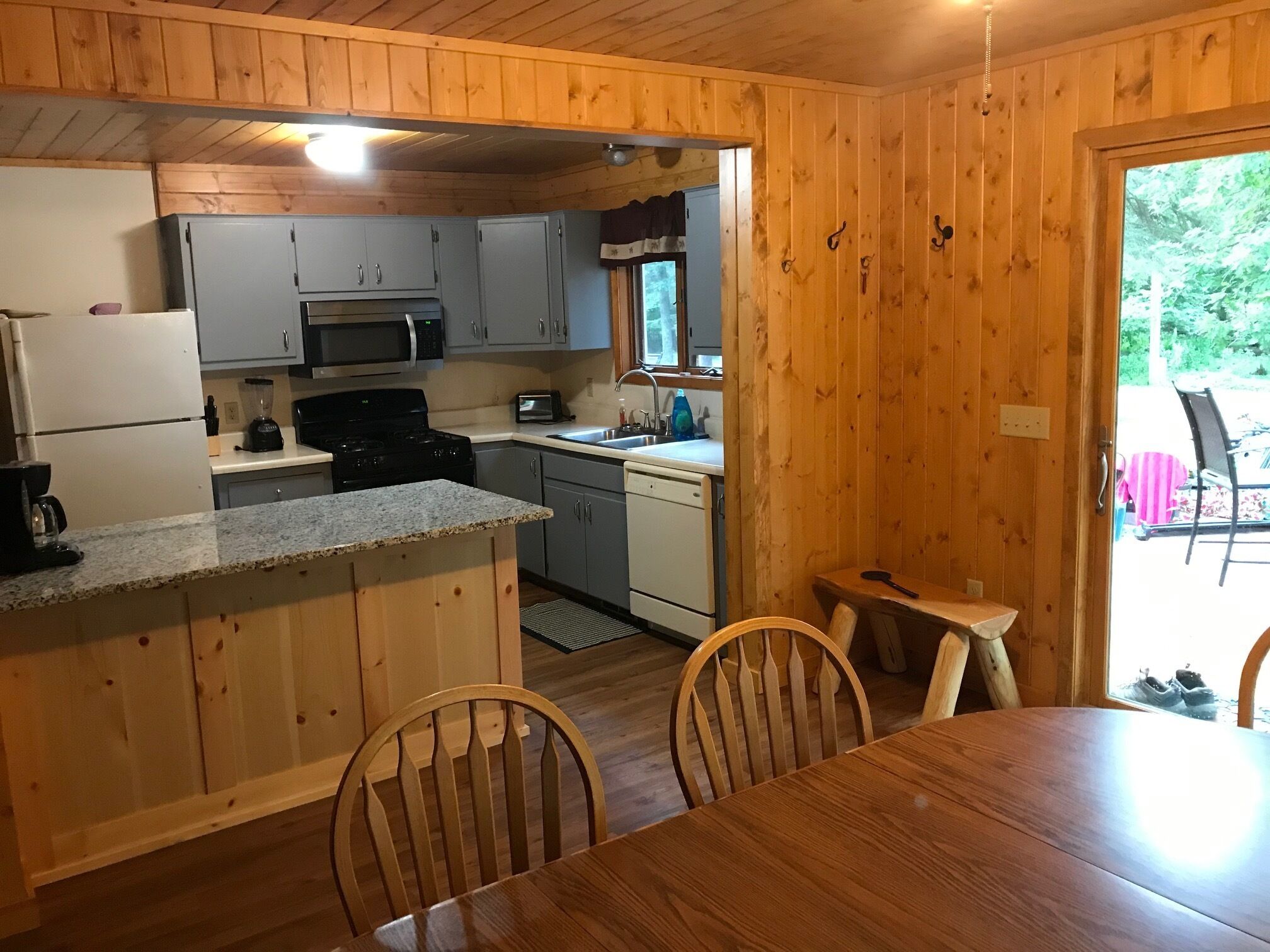 8 bedroom unit for up to 18+ people on the Whitefish Chain of lakes in Minnesota