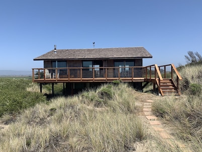 Ocean View Beach House en las dunas de arena en la bahía de Monterey